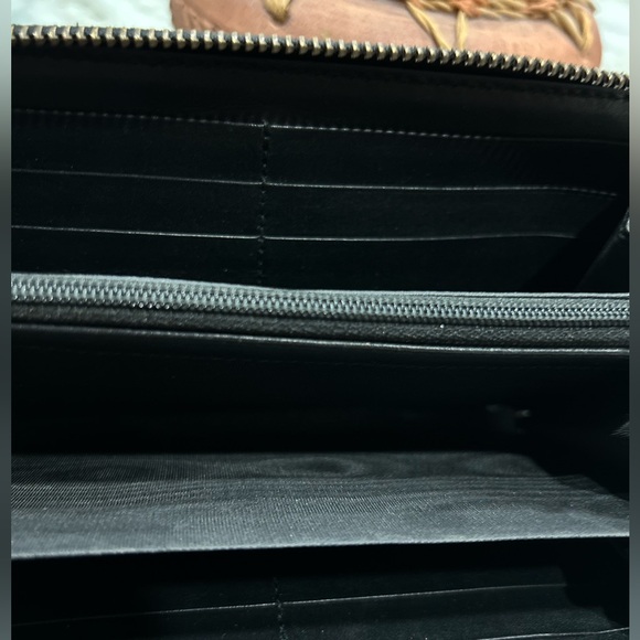Gucci Authentic Black Calfskin Matelasse Leather Pearl Marmont Zip Around Wallet - Picture 10 of 11